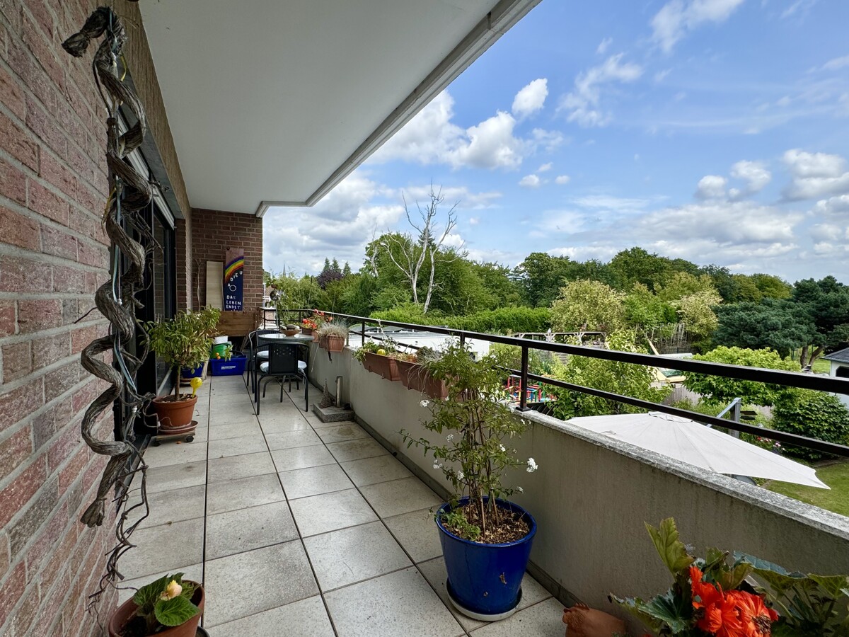 Wohnung mit Balkon, großem Garten und ganz viel Charme !