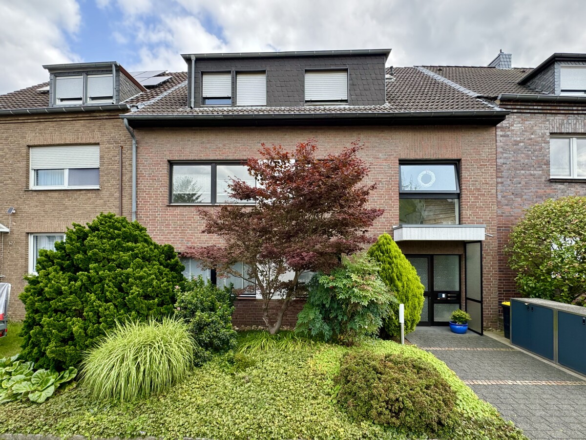 Wohnung mit Balkon, großem Garten und ganz viel Charme !