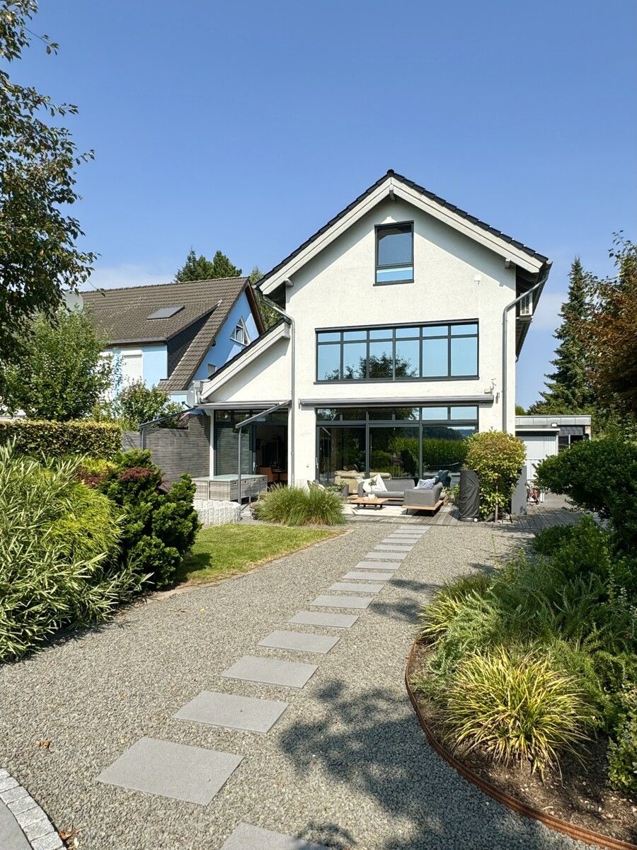 Modernes Architektenhaus mit Galerie, Feldrandlage & Weitblick ins Grüne – Bild 1