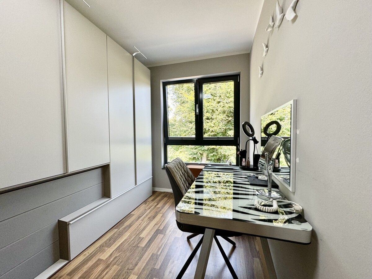 Modernes Architektenhaus mit Galerie, Feldrandlage & Weitblick ins Grüne – Bild 5