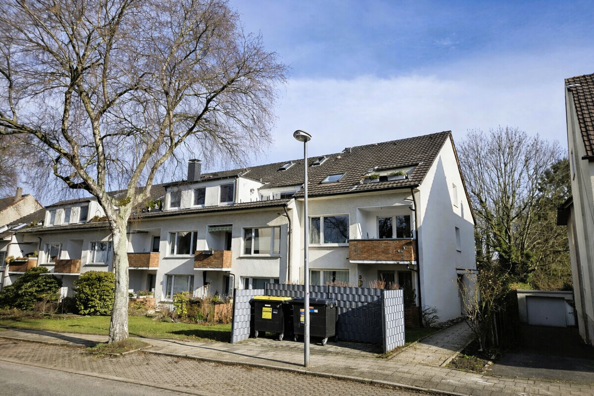 Entwicklungspotenzial: 3-Zimmer-Wohnung mit Balkon, Garage und zusätzlichem Raumangebot in Weitmar