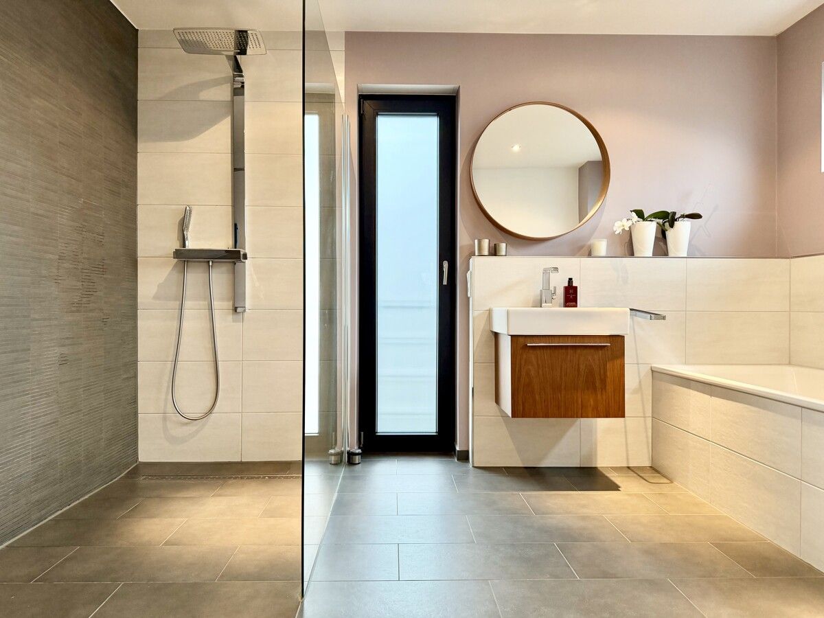 Modernes Einfamilienhaus mit Galerie, Sauna, 2 Garagen & Energieklasse A – Bild 5