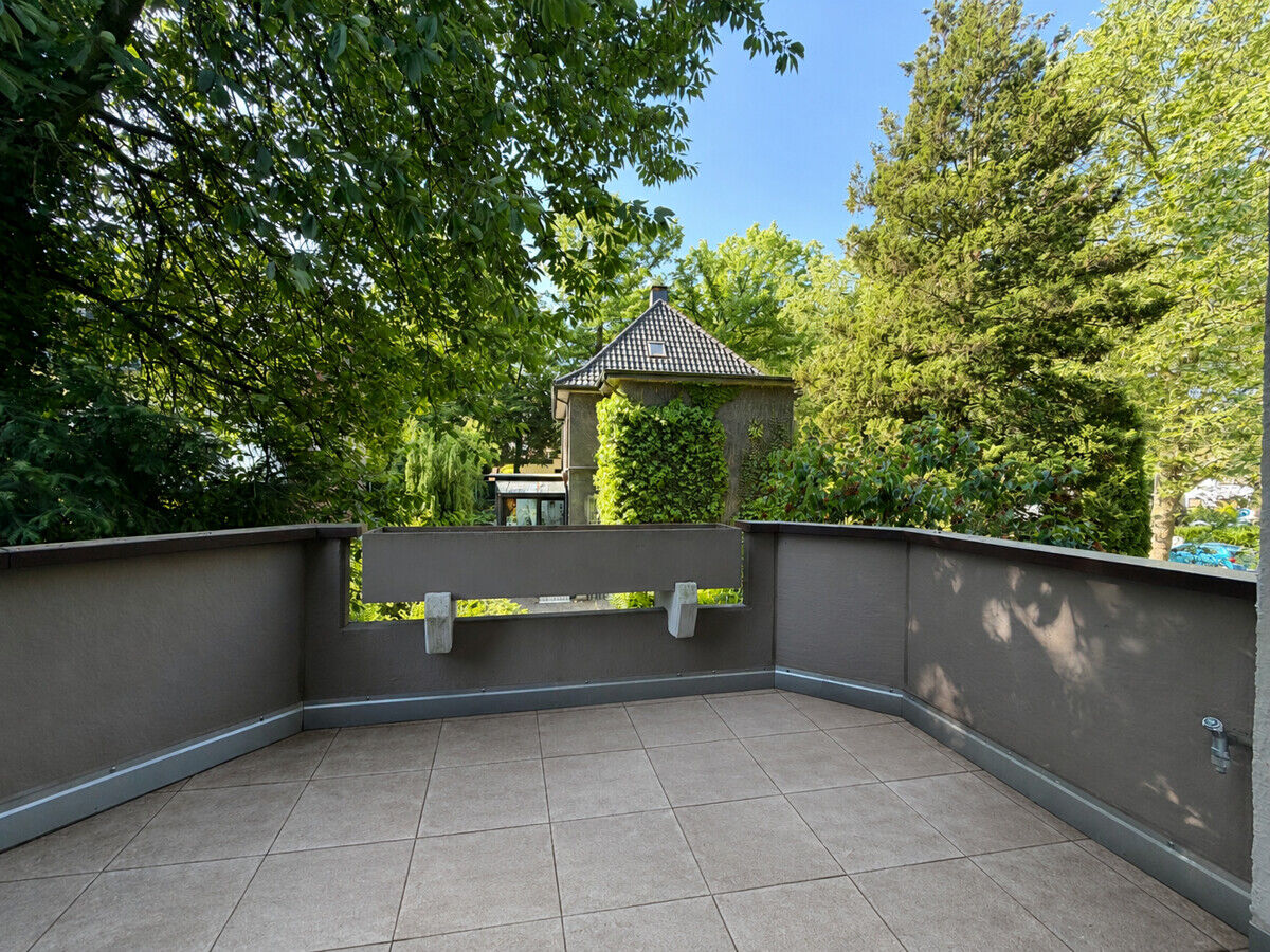 Großzügige Maisonettewohnung am Stadtgarten mit 2 Balkonen und Tiefgaragenstellplatz – Bild 3