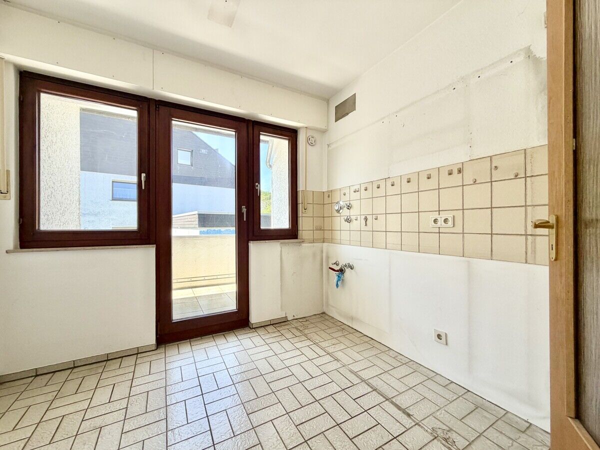 3 Zimmer Wohnung mit Potenzial, zwei Balkonen und zwei Stellplätzen direkt am Wiesental – Bild 10