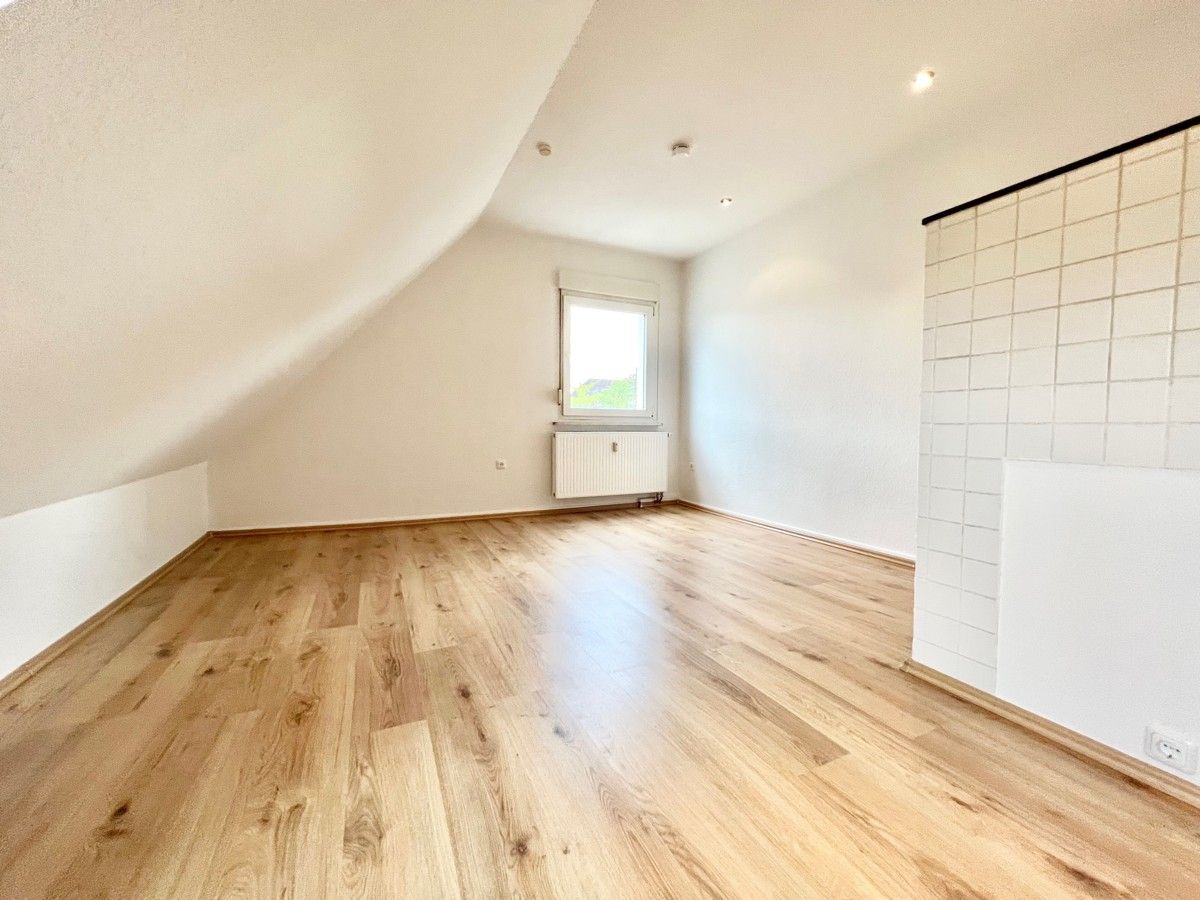 Top renovierte Dachgeschosswohnung in Bochum-Höntop – Bild 2