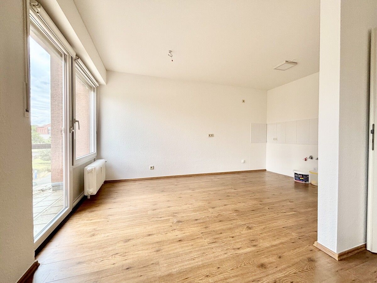 Frisch renovierte 2,5 Zimmer Wohnung mit Einbauküche und Balkon nahe der Bochumer City und Ehrenfeld – Bild 11