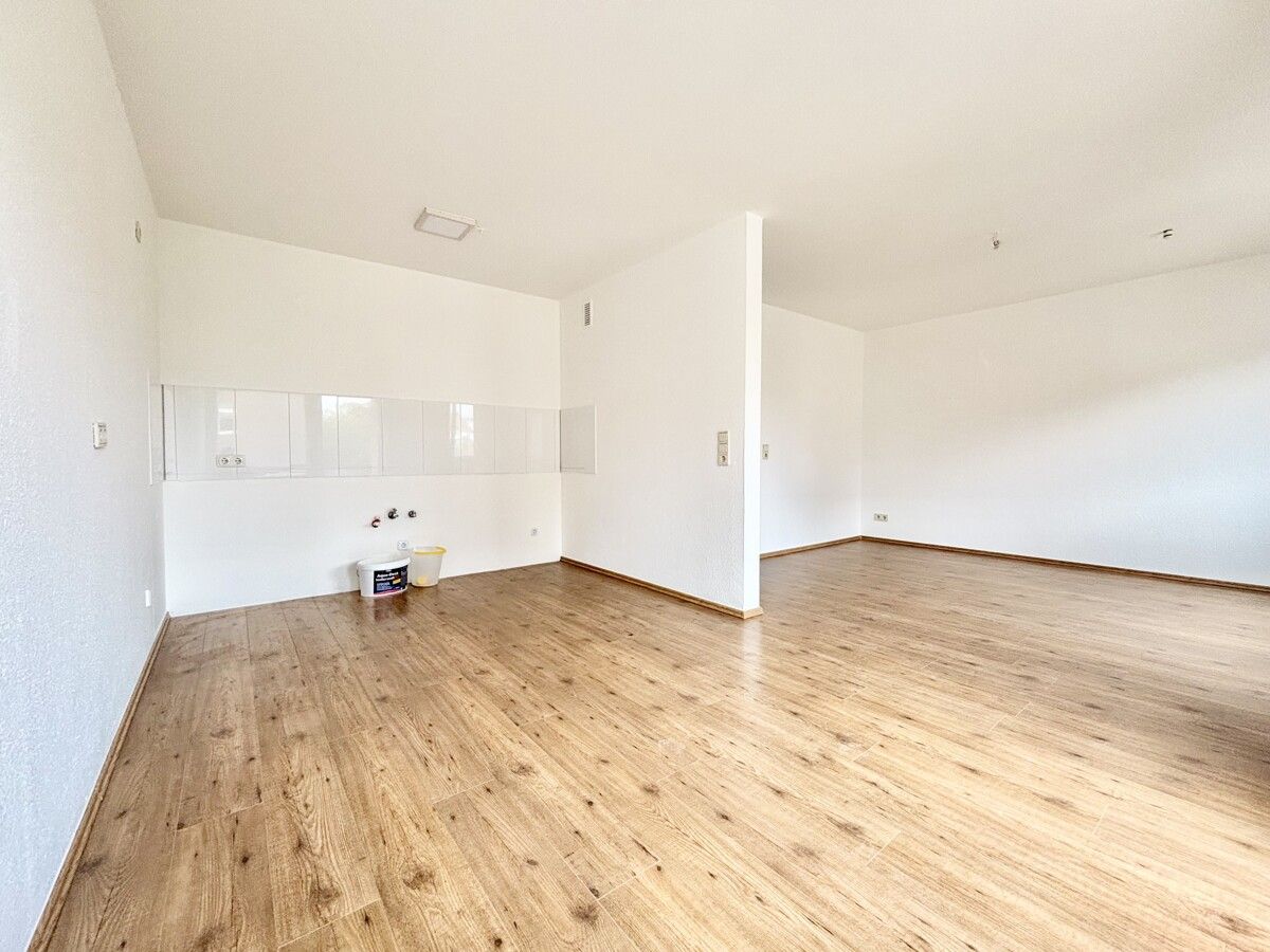 Frisch renovierte 2,5 Zimmer Wohnung mit Einbauküche und Balkon nahe der Bochumer City und Ehrenfeld – Bild 3