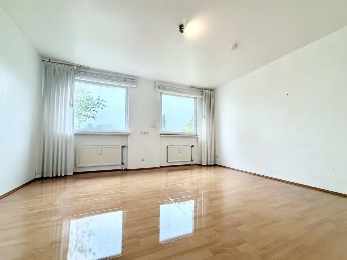 Großzügig geschnittene Wohnung mit Aufzug & Weitblick – Bild 9