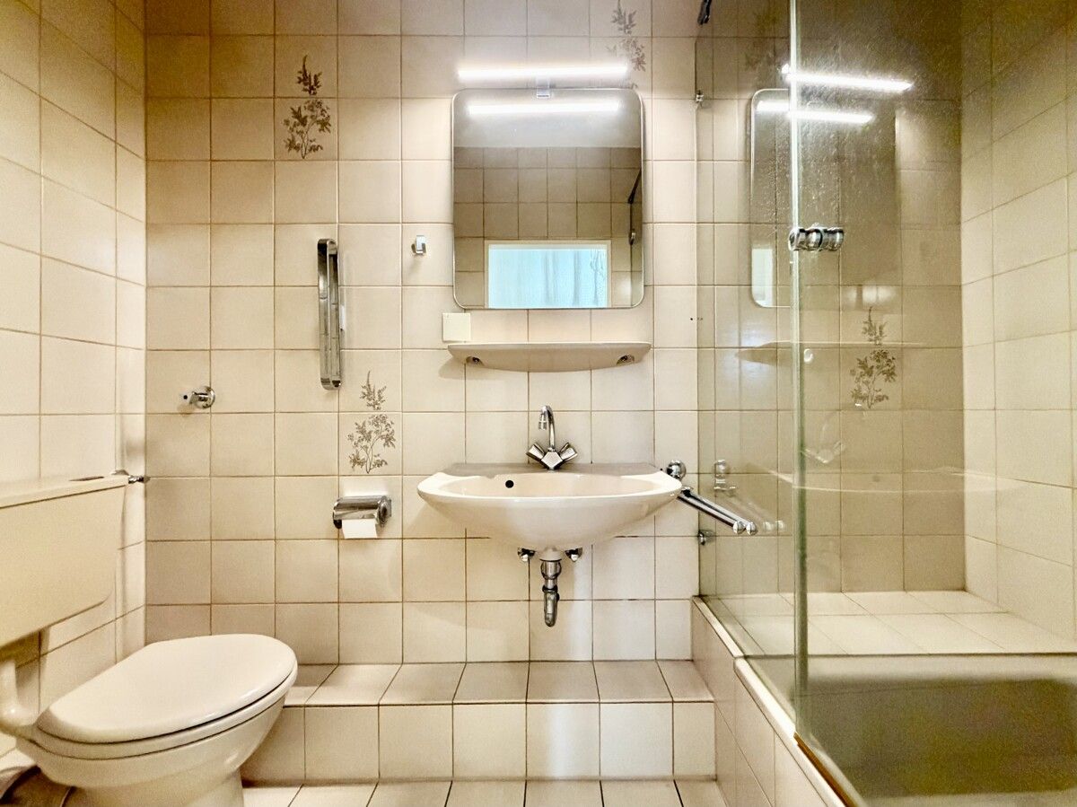 Großzügig geschnittene Wohnung mit Aufzug & Weitblick – Bild 7