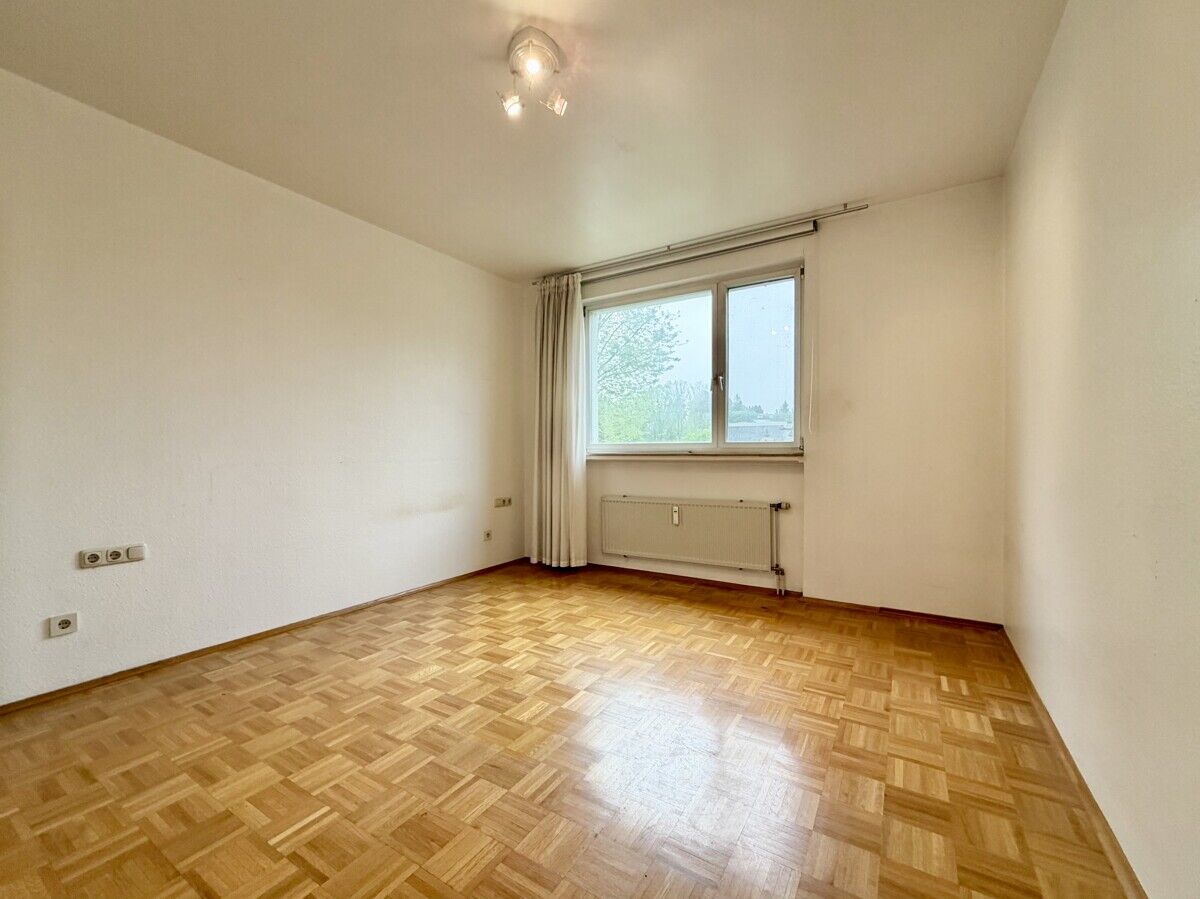Großzügig geschnittene Wohnung mit Aufzug & Weitblick – Bild 10