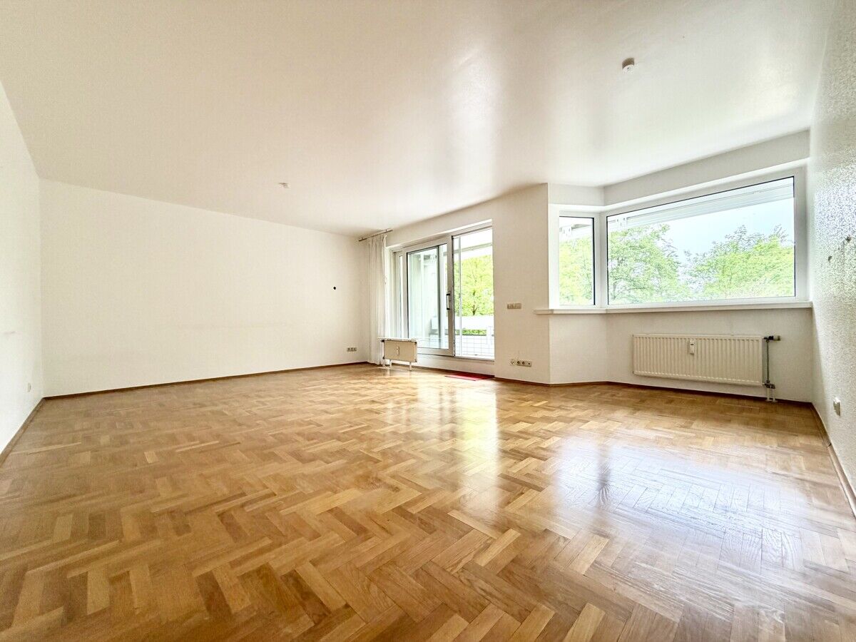 Großzügig geschnittene Wohnung mit Aufzug & Weitblick – Bild 2