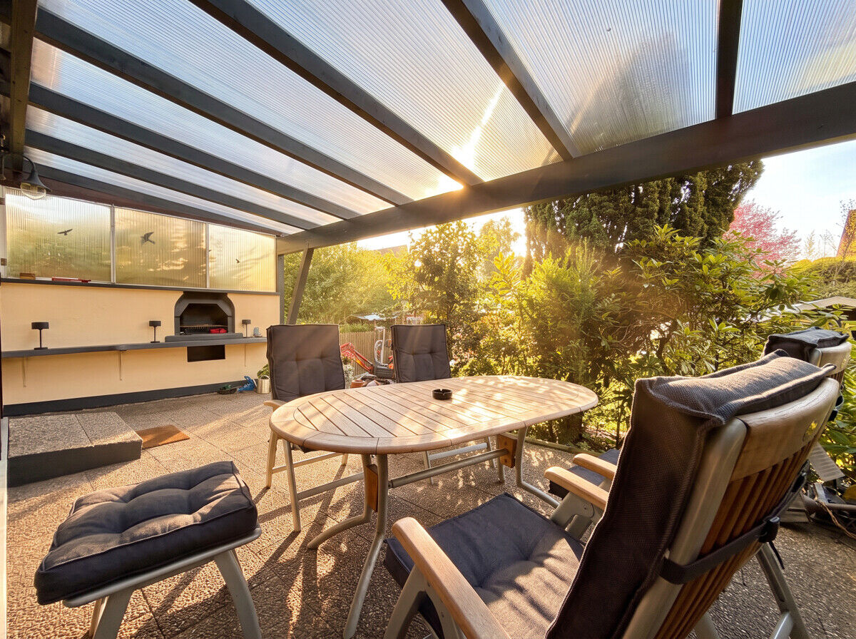 Frisch renoviert. Mit eigenem Schwimmbad. Freistehendes Einfamilienhaus mit Südgarten. – Bild 22