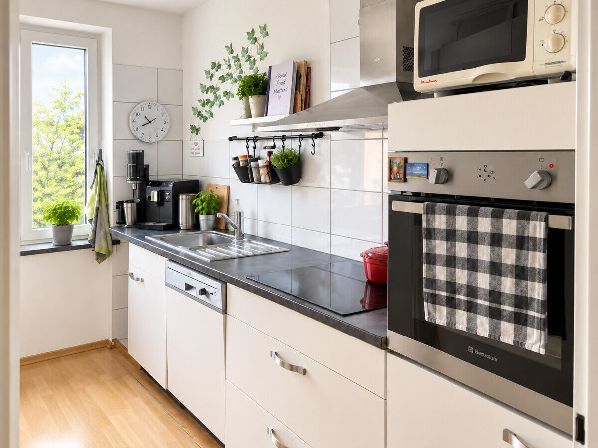 Charmante 2 Zimmer Dachgeschosswohnung mit Einbauküche in Bo-Eppendorf – Bild 3