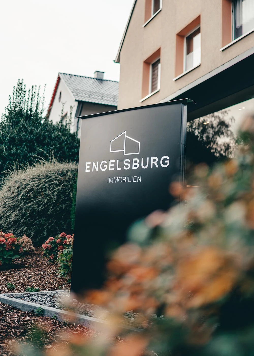 Modernes Wohnhaus mit Garten